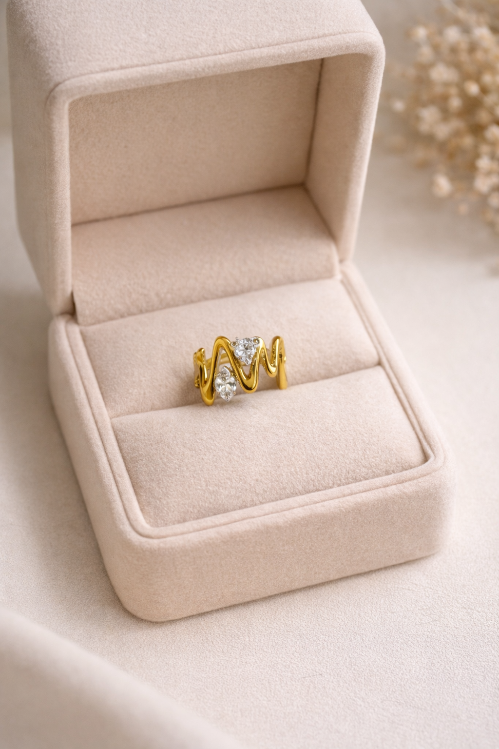 Bague acier inoxydable dorée NAORA femme ajustable design ondulé éclats sertis