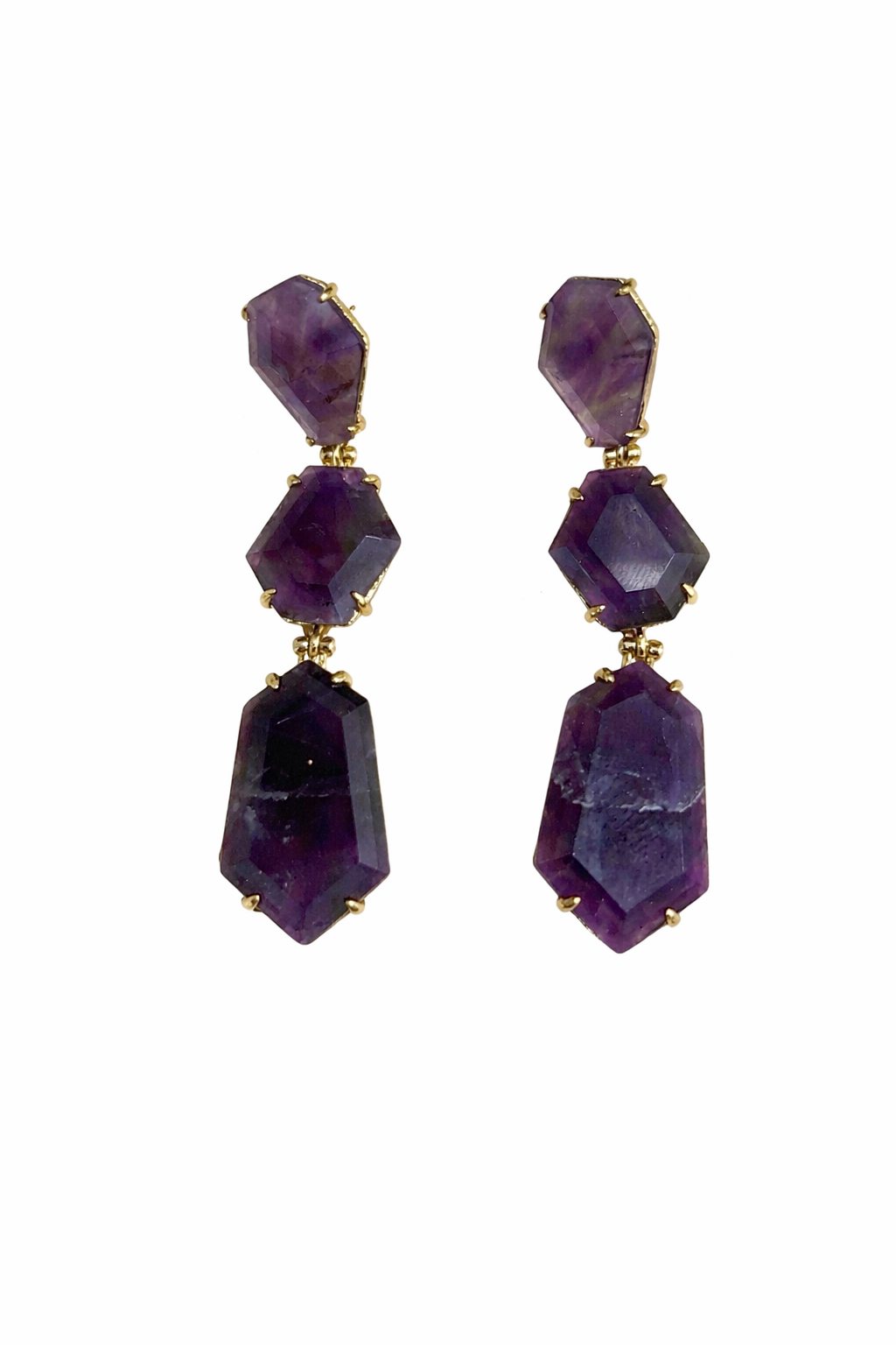 Boucles d’oreilles pendantes BRITANNY en améthyste violette, monture dorée en acier inoxydable, design à trois pierres géométriques facettées