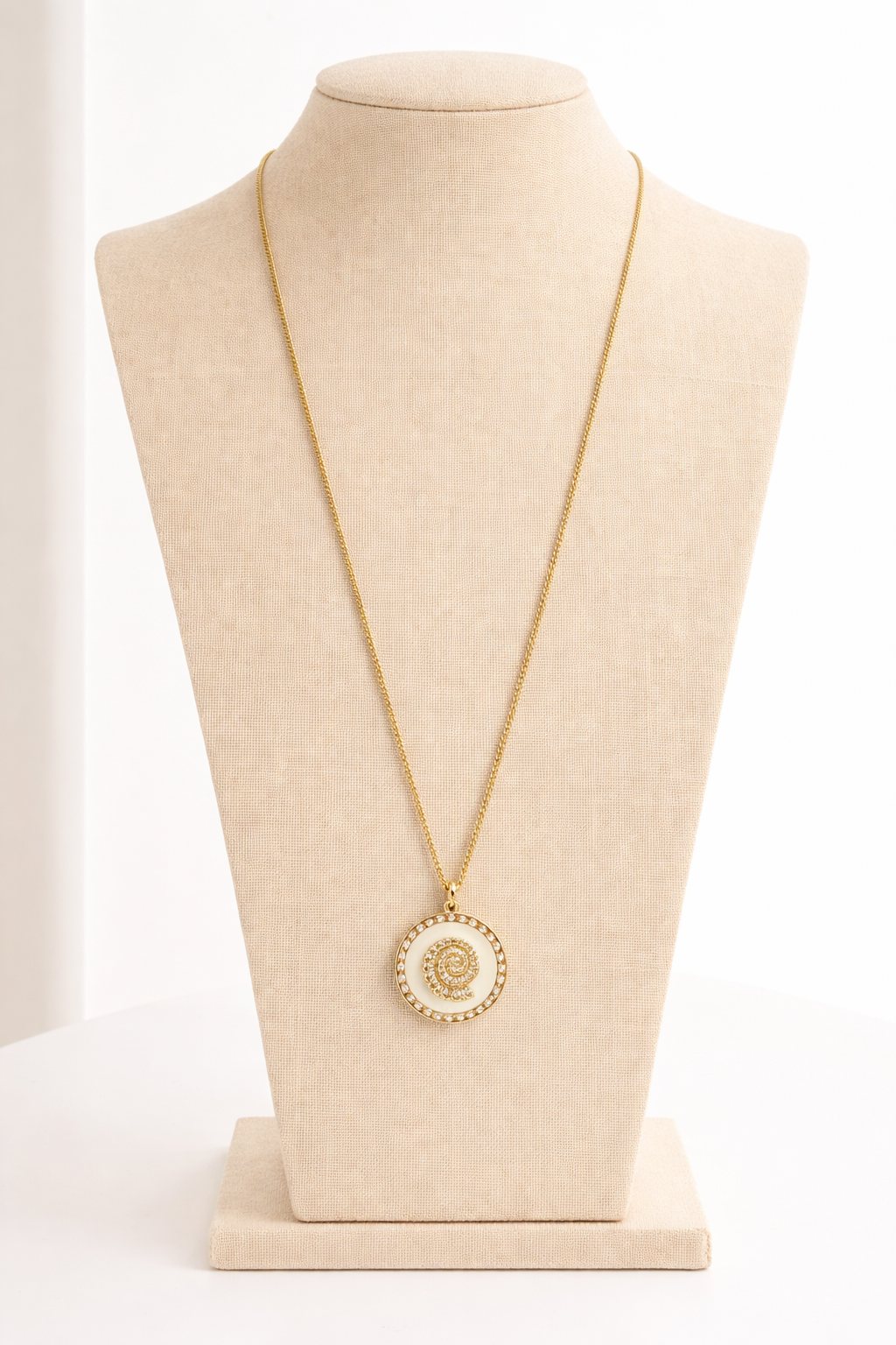 Sautoir acier inoxydable doré waterproof femme médaillon spirale coquillage fond nacré