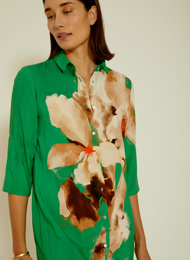 Robe chemisier midi Iris Lenny Niemeyer en viscose avec imprimé élégant, manches 3/4, boutonnage devant et fente latérale.