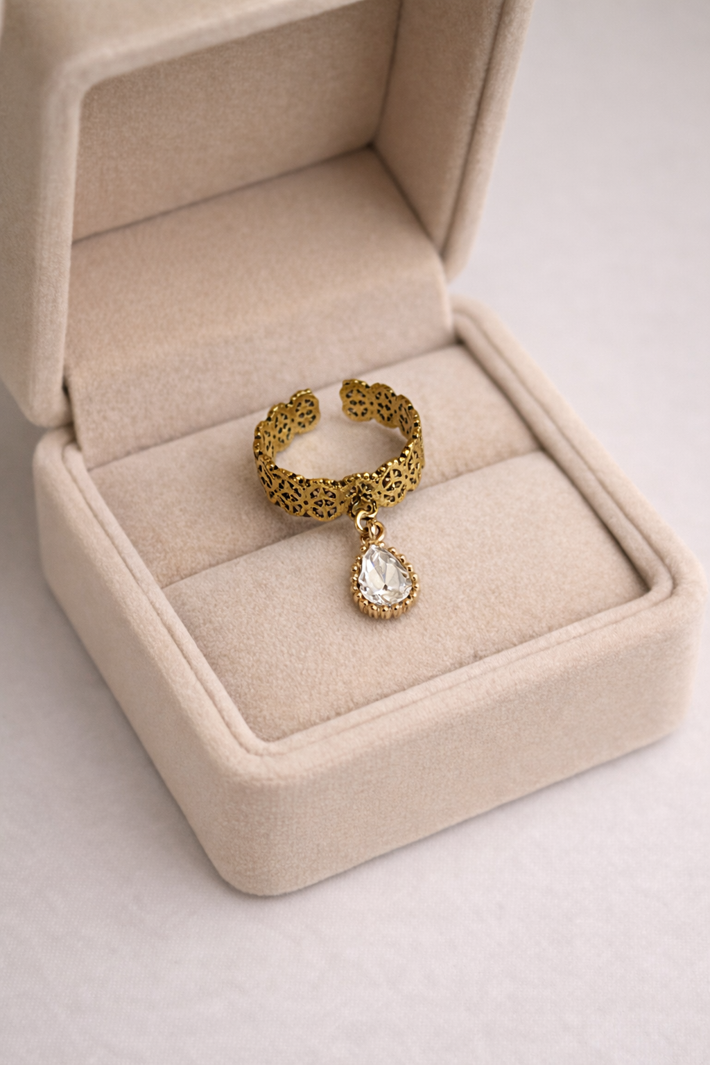 Bague acier inoxydable dorée CÉLESTE femme pendentif cristal facetté ajustable