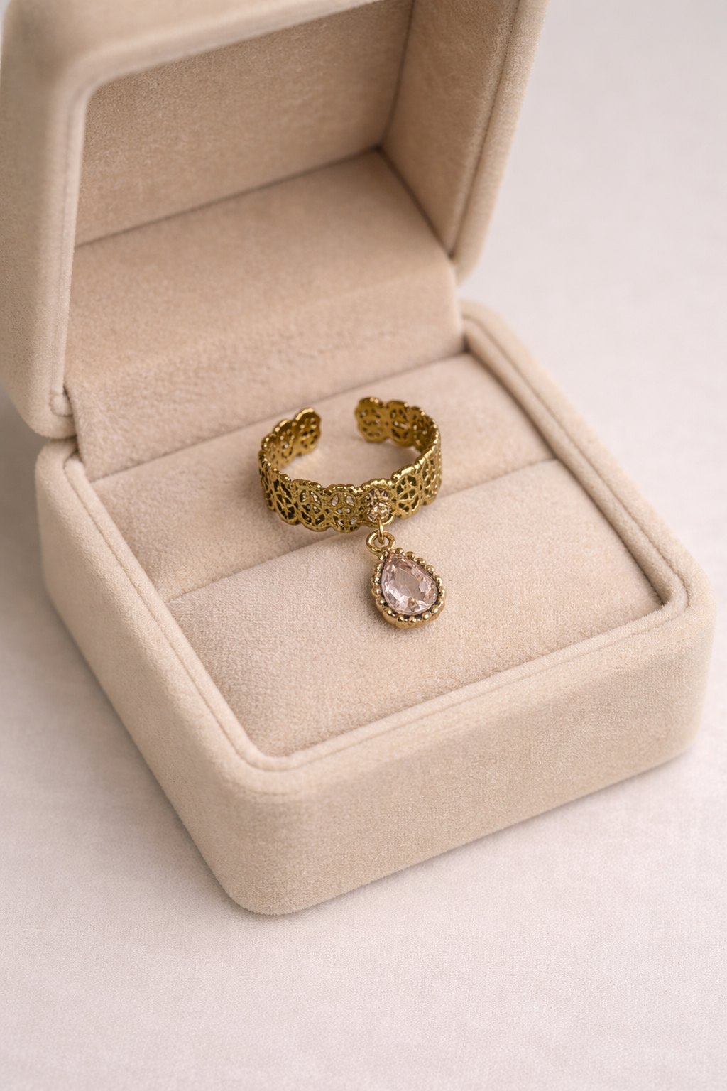 Bague acier inoxydable dorée CÉLESTE femme pendentif cristal facetté ajustable
