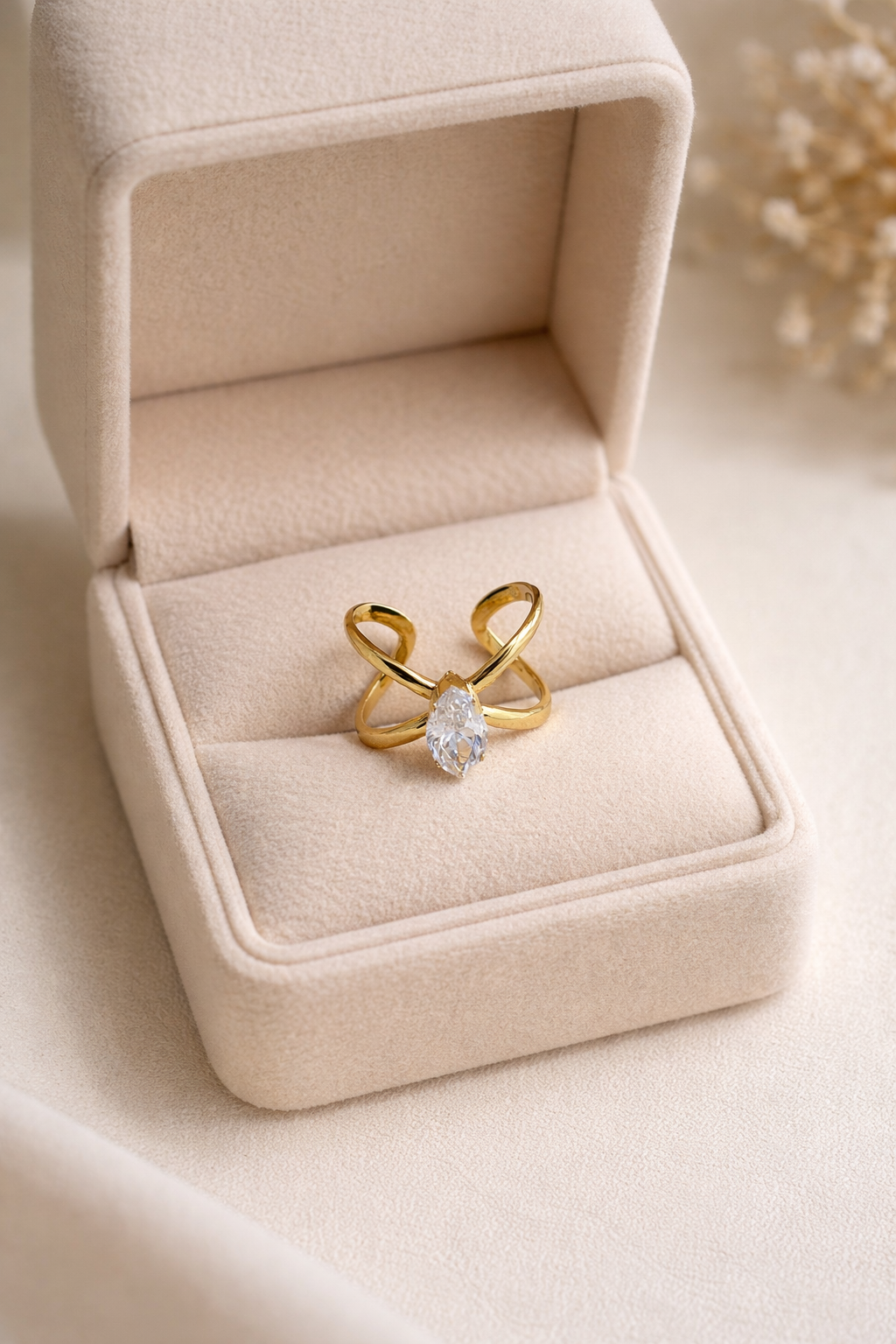 Bague acier inoxydable dorée SELENE femme ajustable design croisé pierre marquise