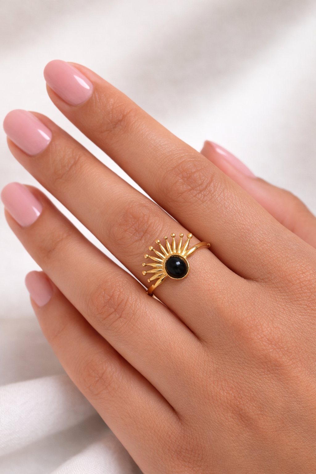 Bague acier inoxydable dorée ZAYNAH femme ajustable waterproof pierre noire
