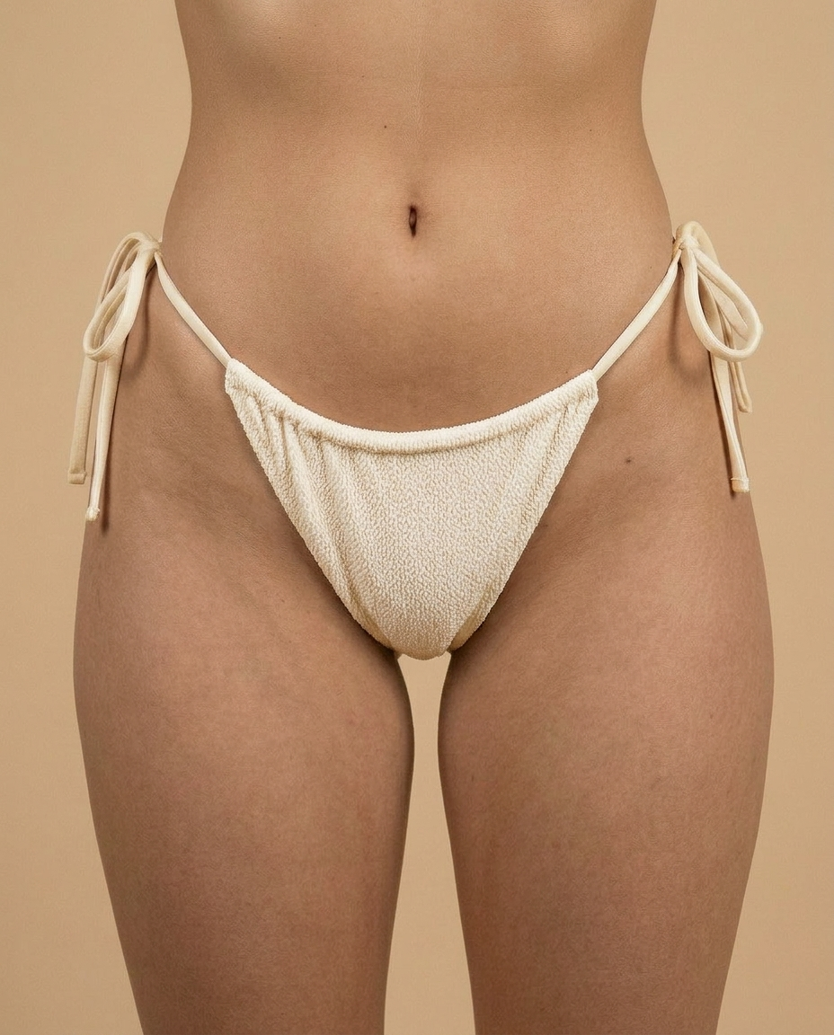 Bas de bikini Mava WI-PARIS coupe échancrée modulable, à porter en tanga ou string, style glamour et exotique.