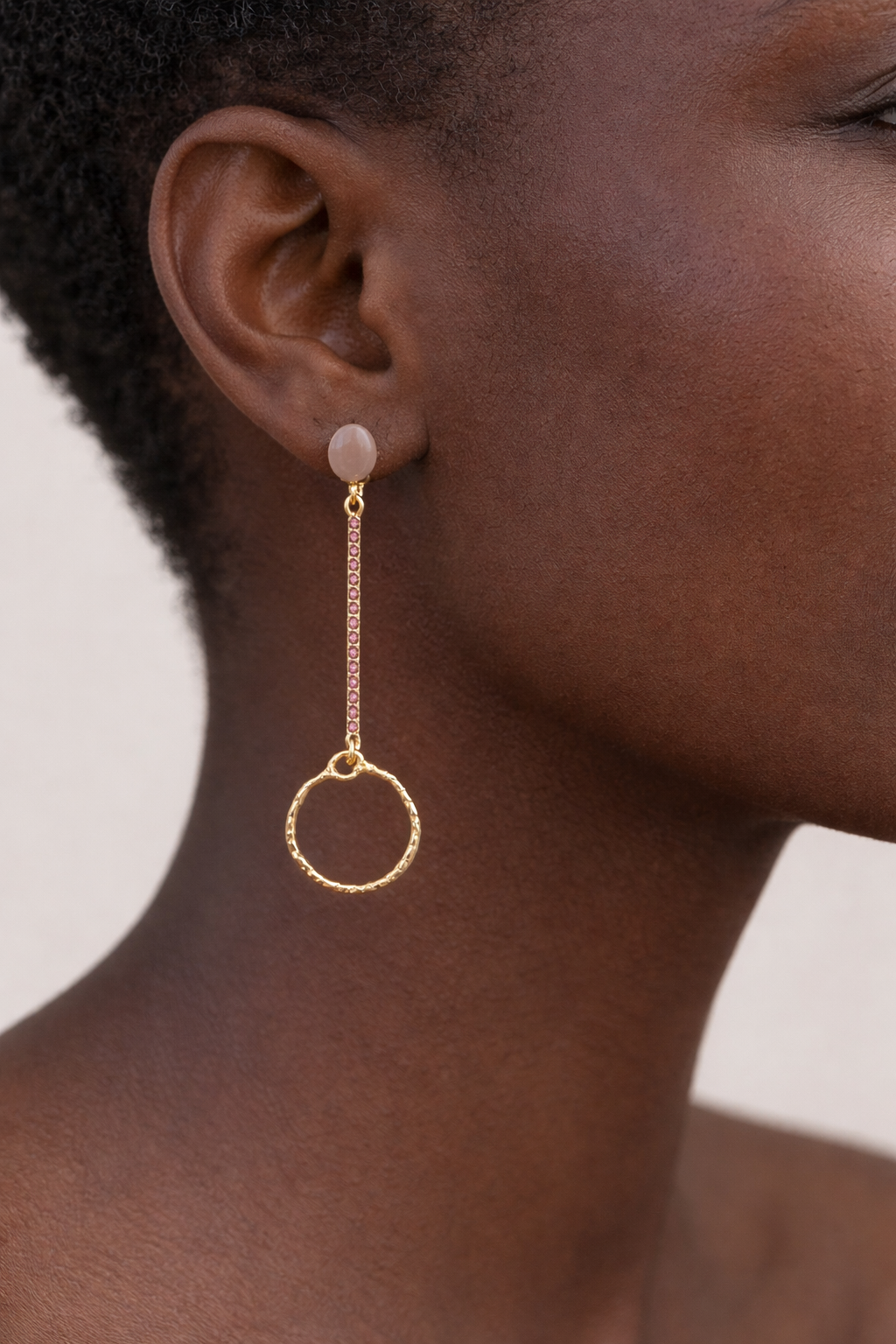 Boucles d’oreilles acier inoxydable doré waterproof AVELIA femme cristaux roses barre verticale