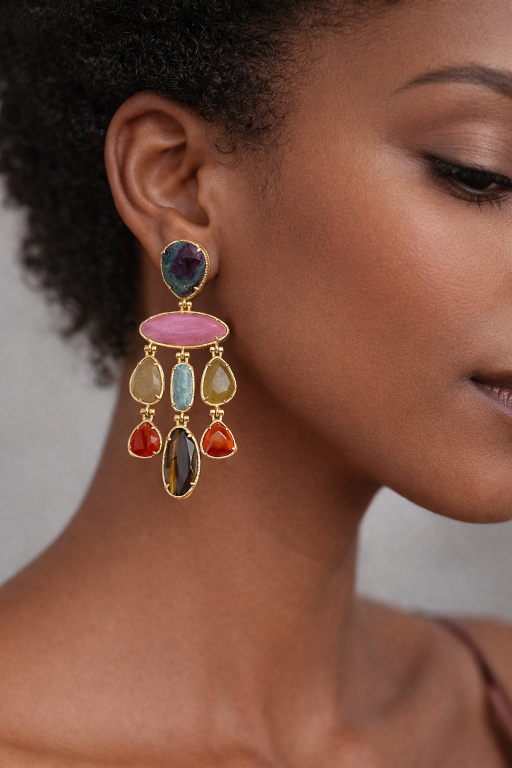 Boucles d’oreilles pendantes ELYSHA en rhodonite, turquoise, citrine, cornaline, œil de tigre et rubis zoïsite, monture dorée en acier inoxydable