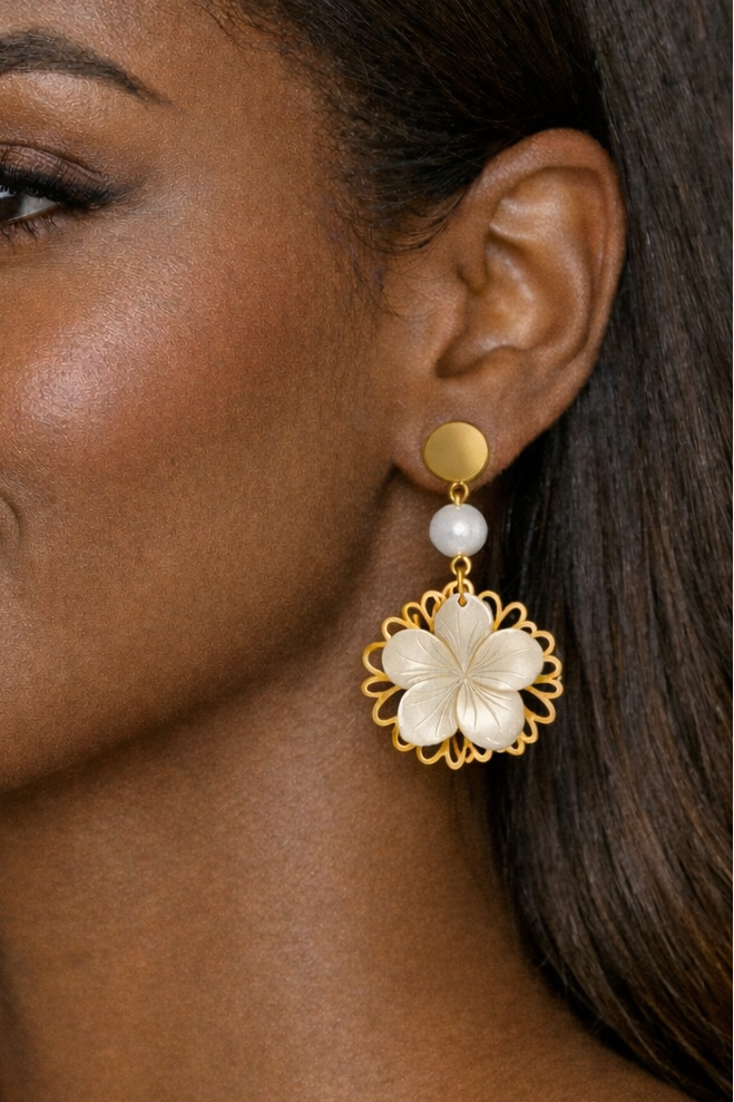 Boucles d’oreilles acier inoxydable doré waterproof KALANI femme fleur nacre naturelle

