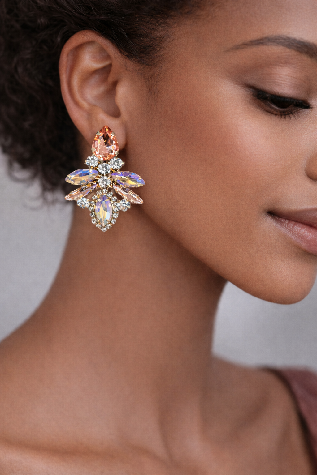 Boucles d’oreilles KALENA en acier inoxydable avec cristaux rose poudré, champagne et irisés, design bijou scintillant et élégant