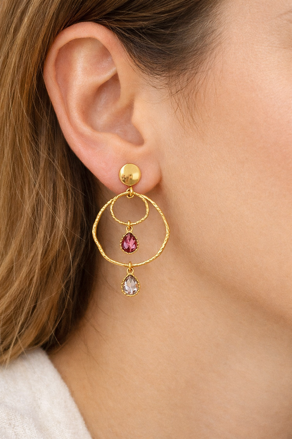 Boucles d’oreilles acier inoxydable doré waterproof MIRAÏYA femme anneaux texturés cristaux roses