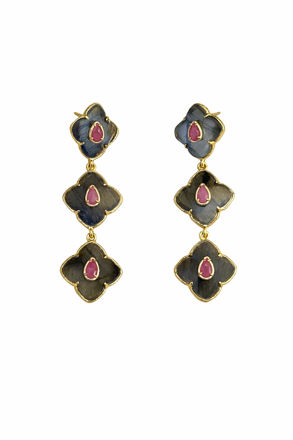 Boucles d’oreilles pendantes SAVANA en labradorite avec détails roses, monture dorée en acier inoxydable, design floral à trois pampilles