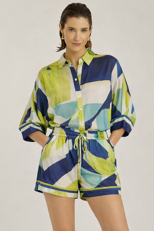 Chemisier bleu Lenny Niemeyer en viscose avec imprimé graphique bleu, vert anis et blanc, coupe fluide et col classique