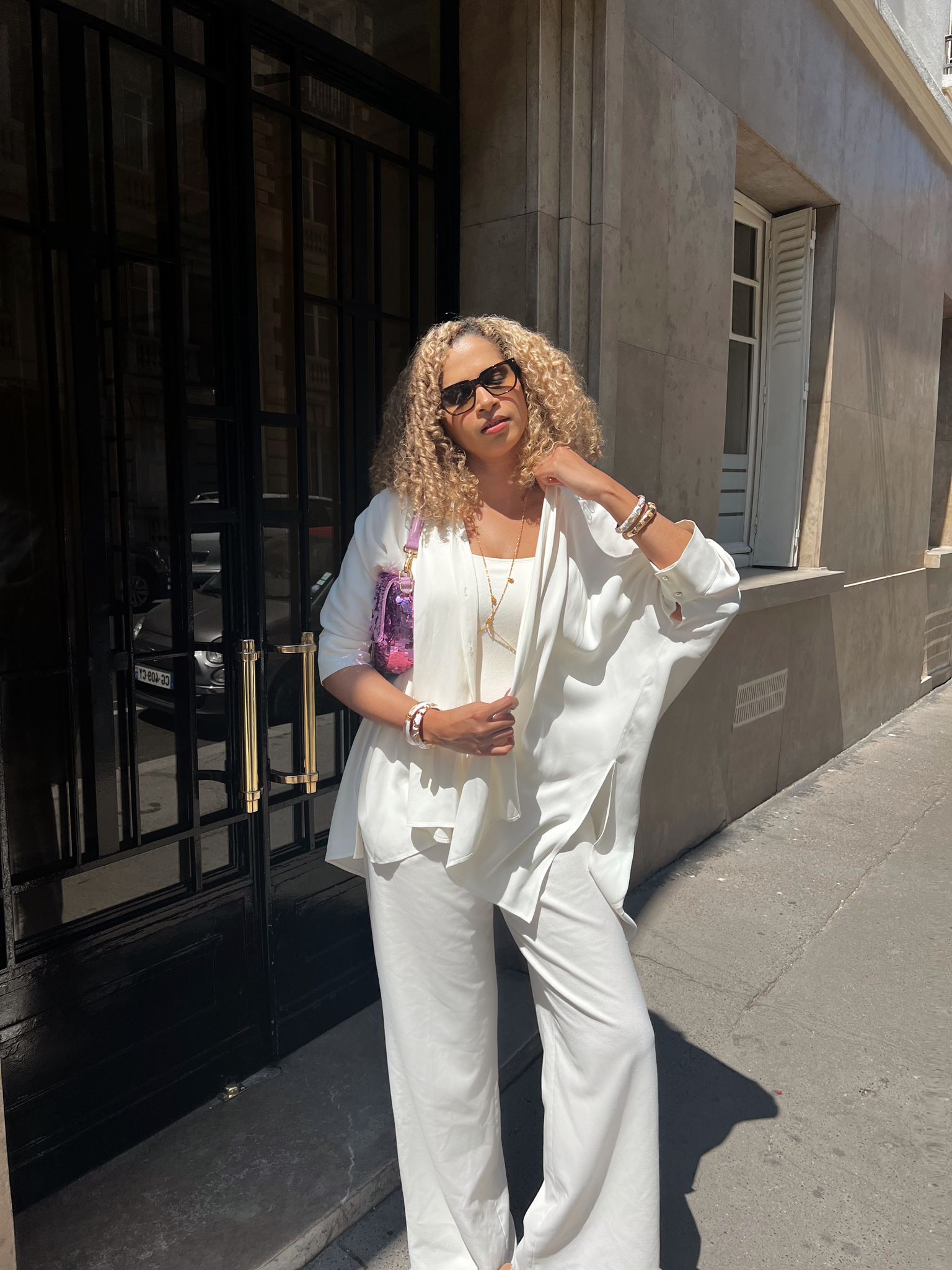 Chemisier large Off White Lenny Niemeyer en viscose, coupe oversize fluide, style minimaliste et élégant.