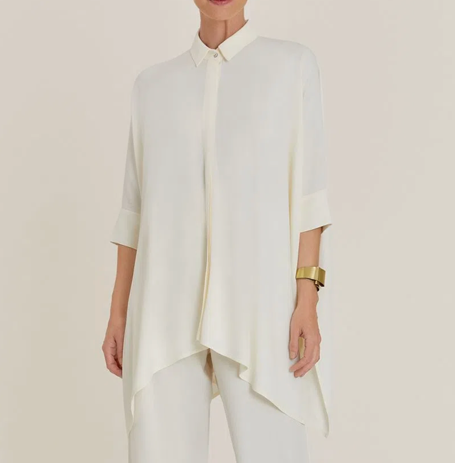 Chemisier large Off White Lenny Niemeyer en viscose, coupe oversize fluide, style minimaliste et élégant.