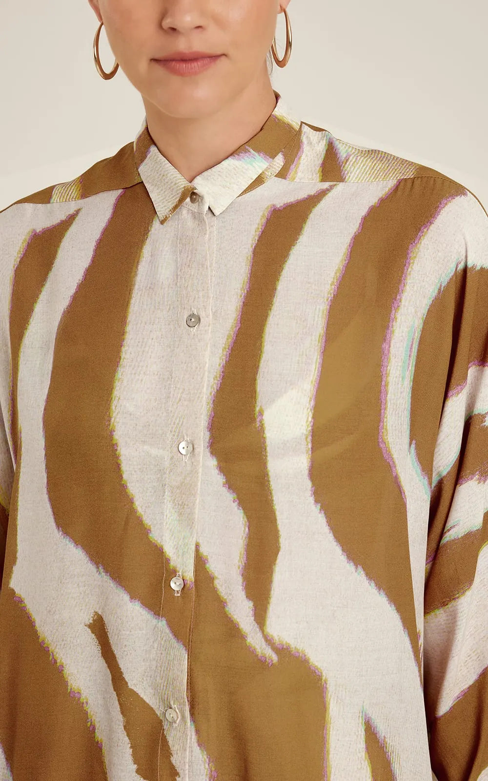 Chemisier Oryx Lenny Niemeyer en viscose voile avec imprimé animalier beige et brun, coupe ample et manches longues élégantes