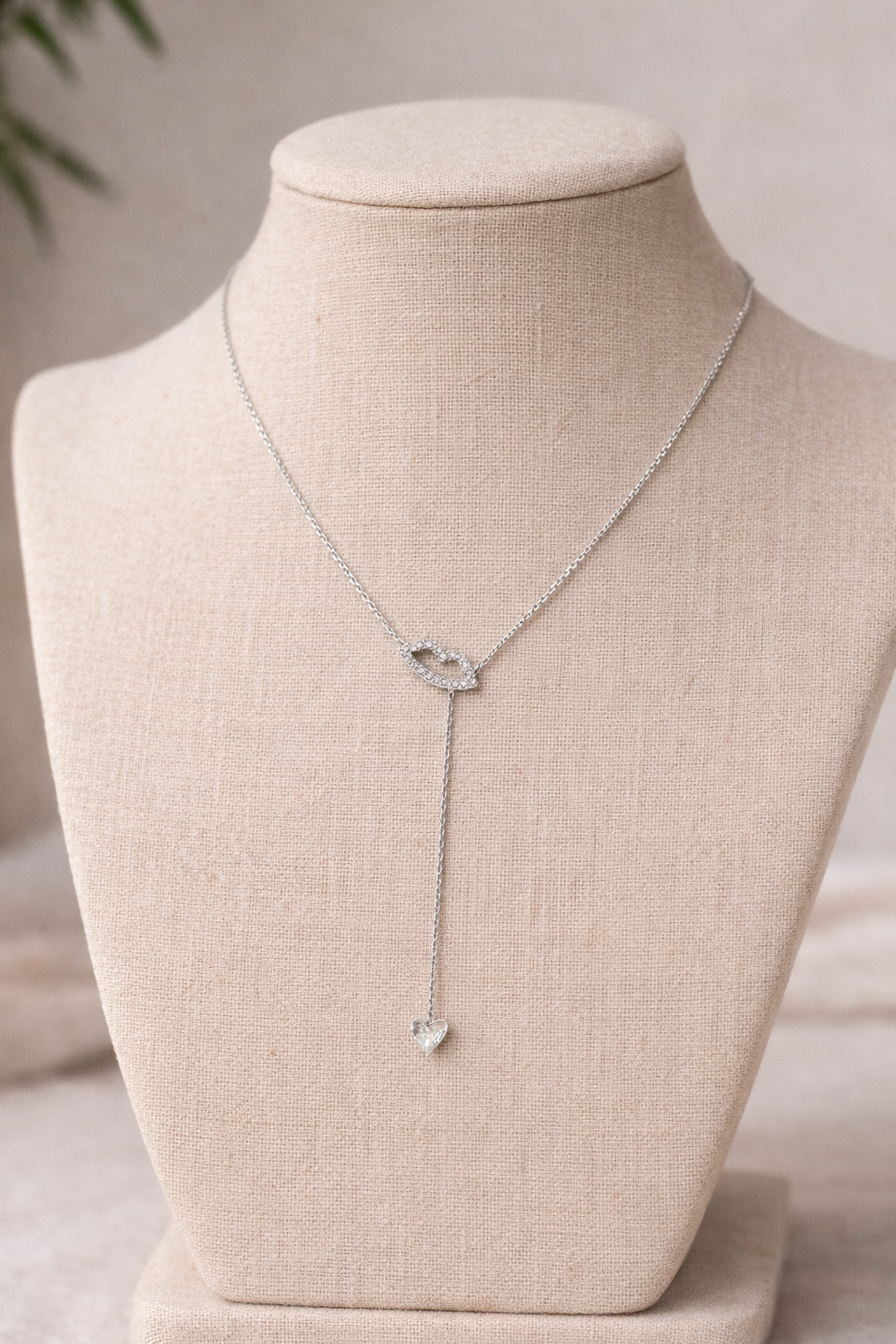 Collier acier inoxydable argenté KISS femme pendentif lèvres cristaux cœur