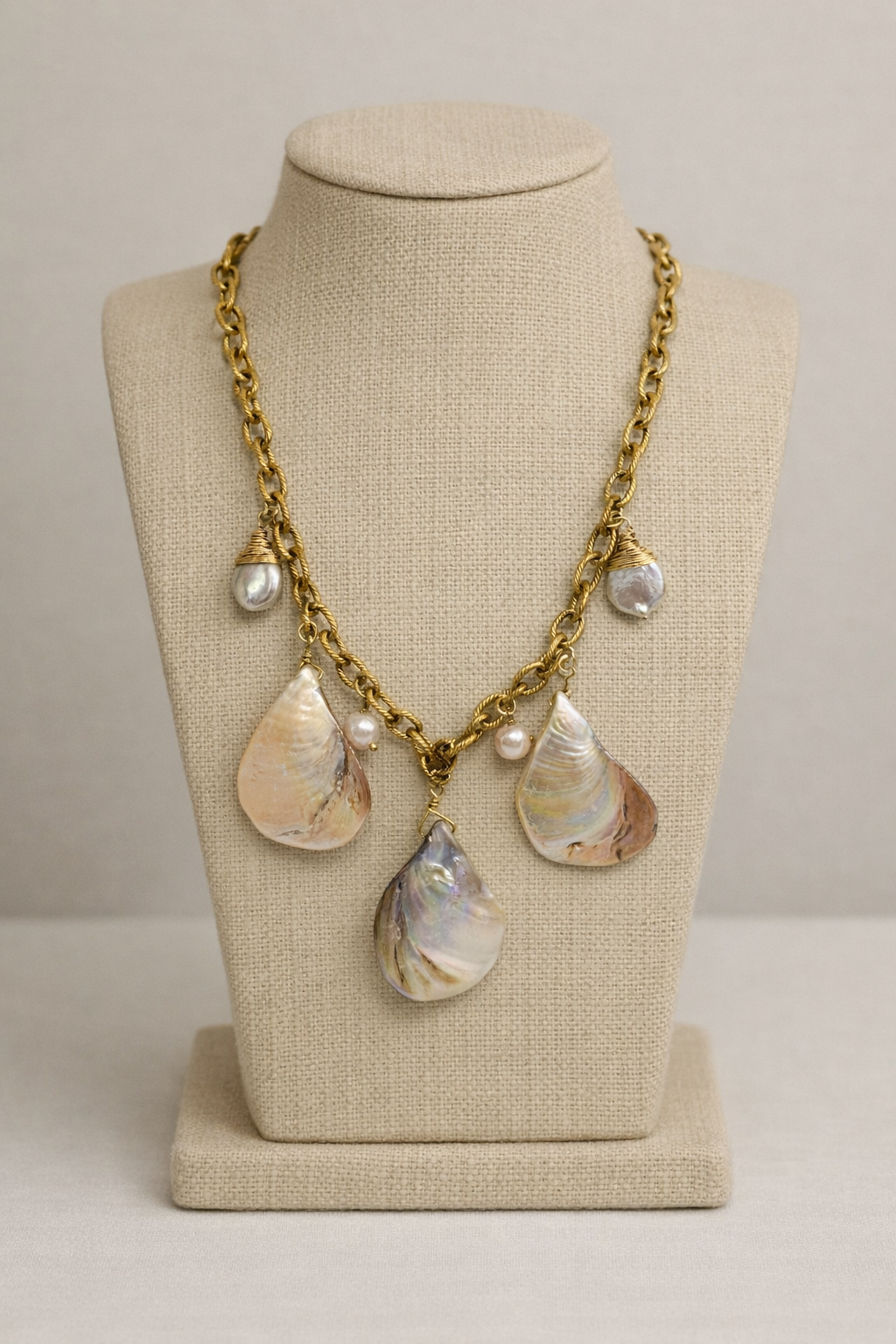 Collier acier inoxydable doré waterproof LYSA femme nacre véritable gouttes perlées