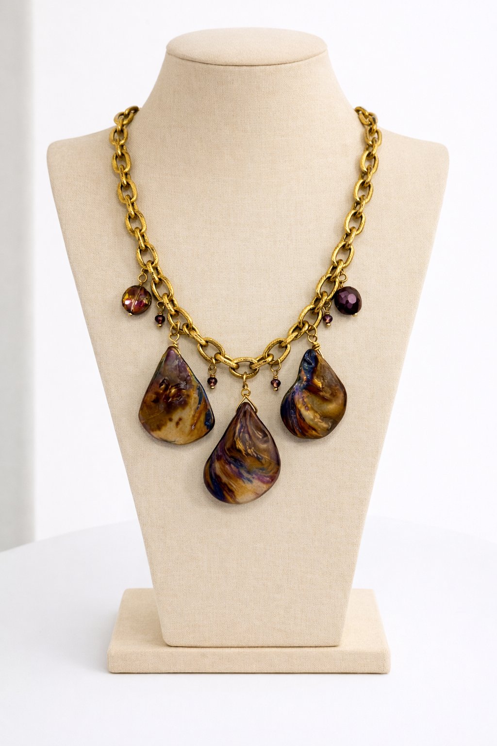 Collier acier inoxydable doré waterproof NERAYA femme nacre reflets violets cristaux violets