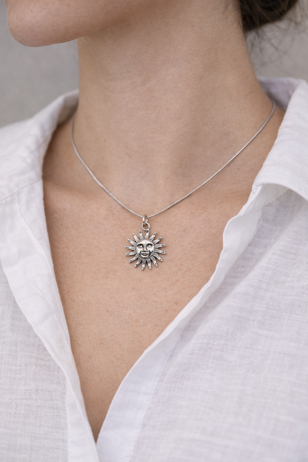 Collier acier inoxydable argenté SUNBLISS femme pendentif soleil visage sculpté