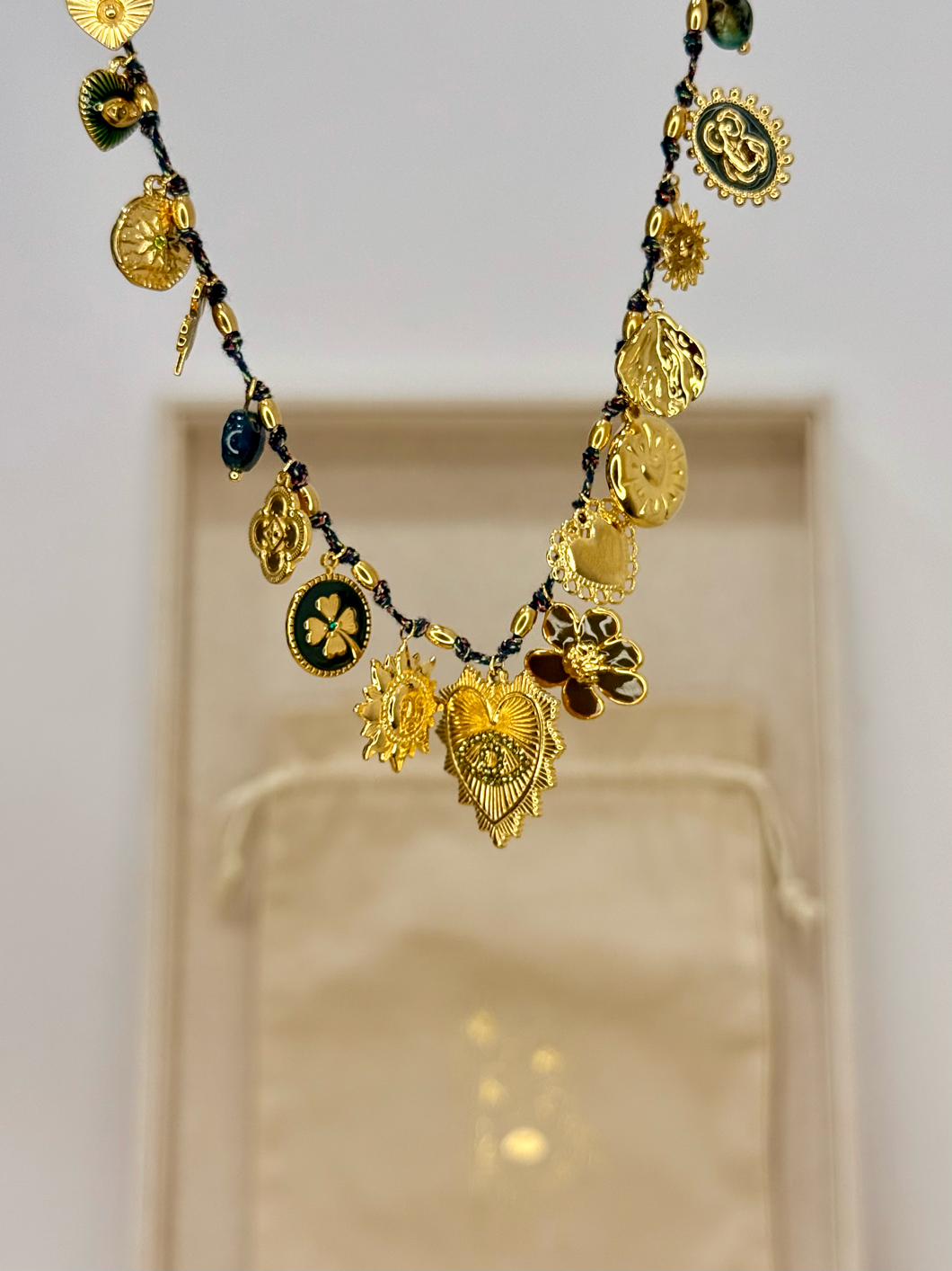 Collier fil coloré femme charms acier inoxydable talisman