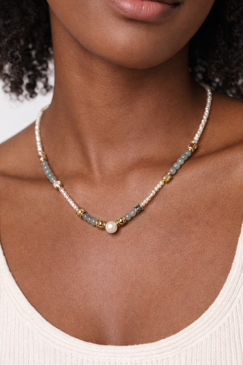 Collier LYSÉANE femme perles translucides nacre véritable laiton doré artisanal