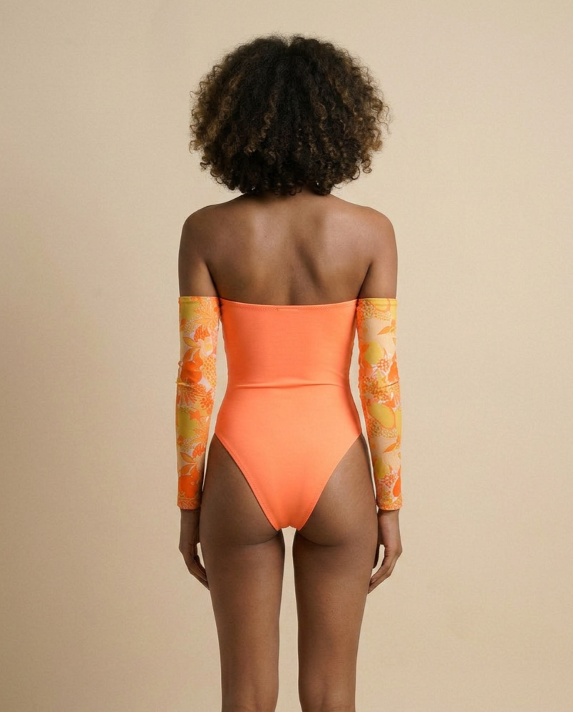 Maillot de bain 1 pièce bustier Cylia Tuttifrutti WI-PARIS avec ouverture devant, nœud poitrine et imprimé fruits exotiques coloré.