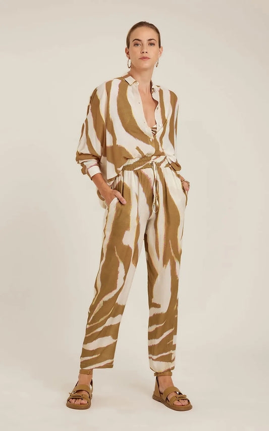 Pantalon Oryx Lenny Niemeyer en viscose voile avec imprimé animalier beige et brun, coupe droite fluide et cordon ajustable à la taille