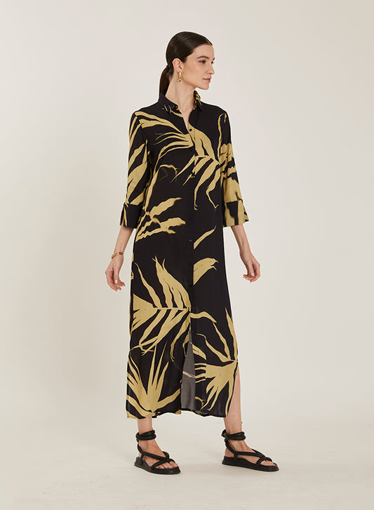 Robe chemise longue Reflection Lenny Niemeyer en viscose avec imprimé noir et beige inspiré du reflet du feuillage, manches 3/4 et fentes latérales