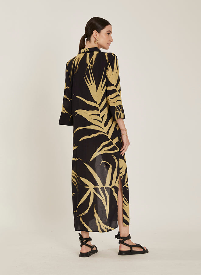 Robe chemise longue Reflection Lenny Niemeyer en viscose avec imprimé noir et beige inspiré du reflet du feuillage, manches 3/4 et fentes latérales