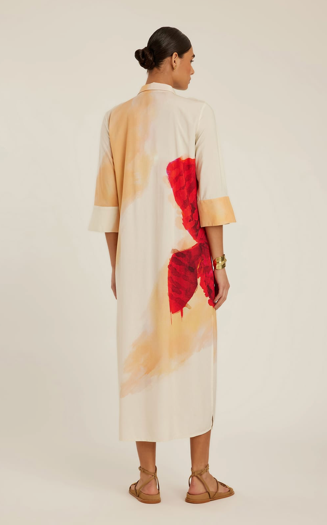 Robe chemisier midi Flora Lenny Niemeyer en viscose avec imprimé floral aquarelle rouge et cayenne, boutonnage sur le devant et manches 3/4