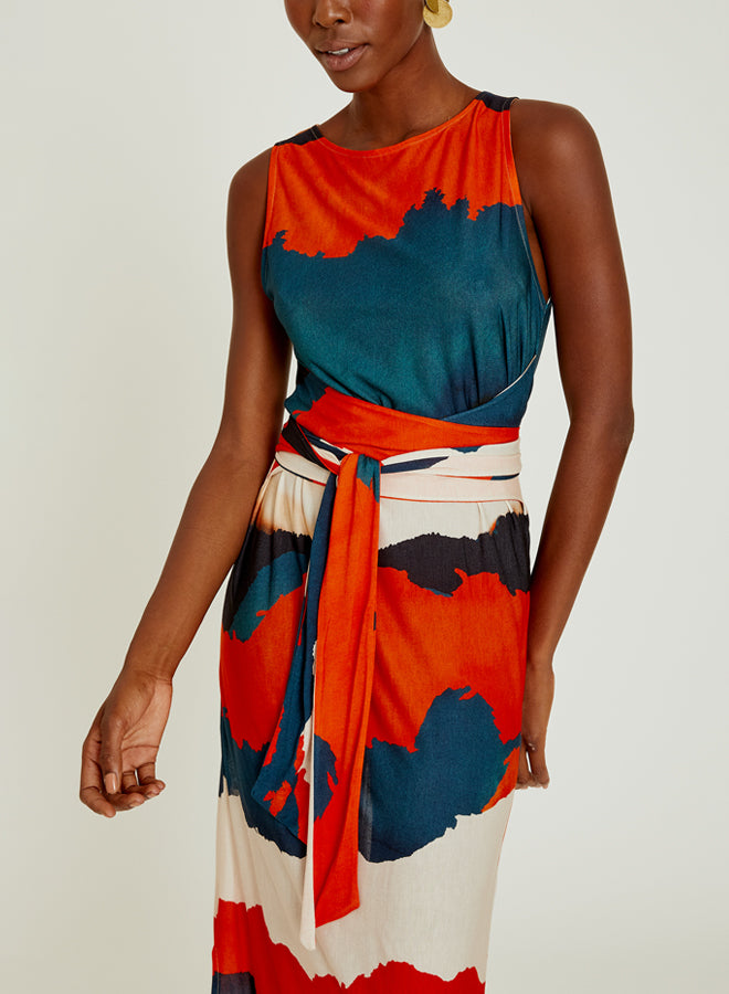 Robe Horizon Lenny Niemeyer sans manches avec imprimé rayé orange, rouille et bleu pétrole, coupe droite et liens à nouer à la taille