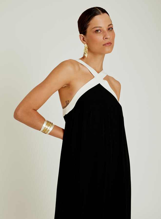 Robe longue noire Lenny Niemeyer en viscose crêpe avec bordure croisée blanc cassé et coupe fluide élégante.