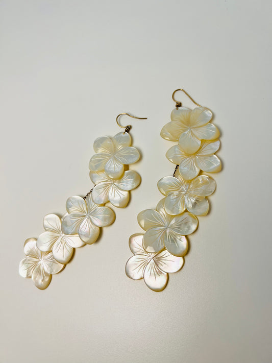 Mother-of-pearl multi-flower earrings