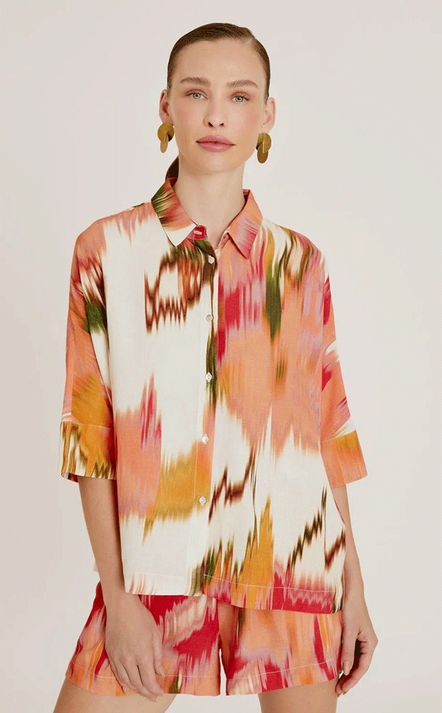 Chemisier Aral Lenny Niemeyer en coton et viscose avec imprimé multicolore, coupe ample, manches 3/4 et rabat au dos.