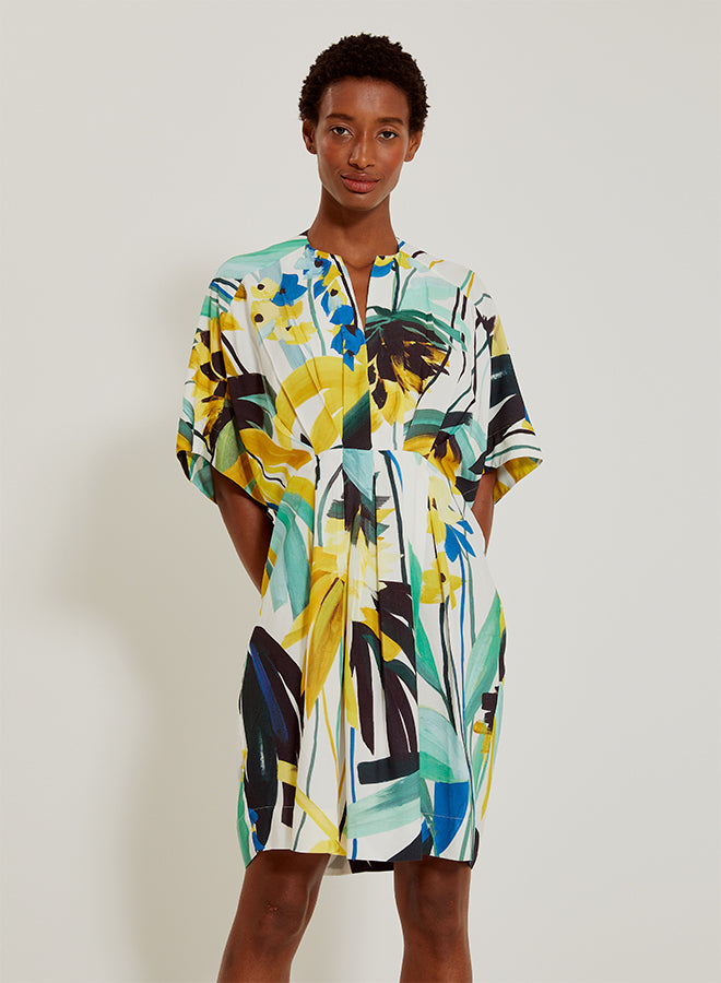Robe kimono Giardino Lenny Niemeyer en viscose avec imprimé floral bleu vert jaune, col V et coupe fluide longueur genou.