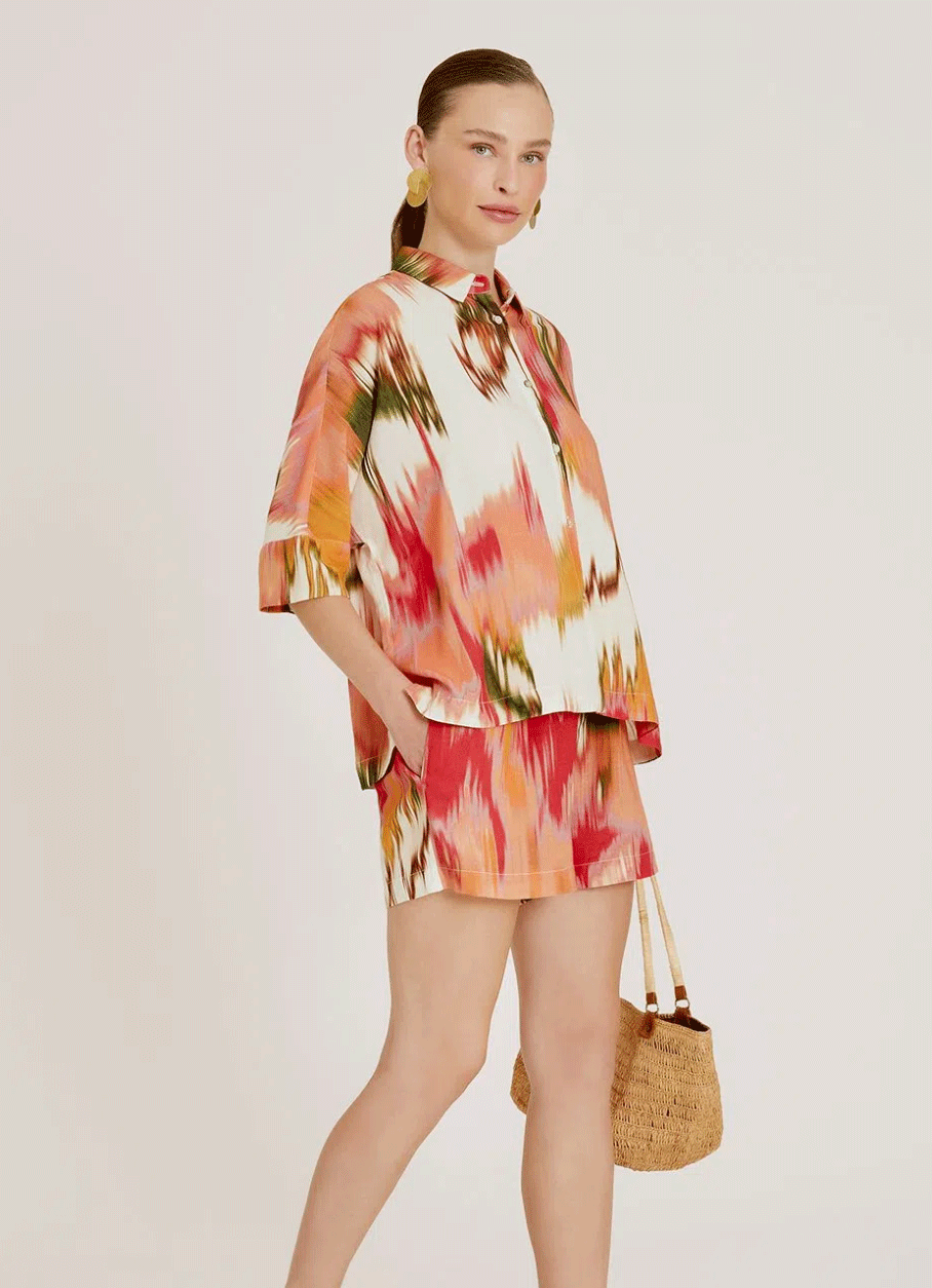 Short Aral Lenny Niemeyer en coton et viscose avec imprimé rose et jaune, taille élastique et lien à nouer.